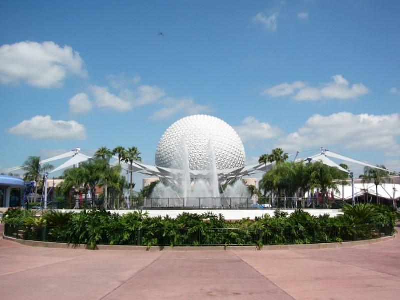 Fountain and Spaceship Earth.JPG